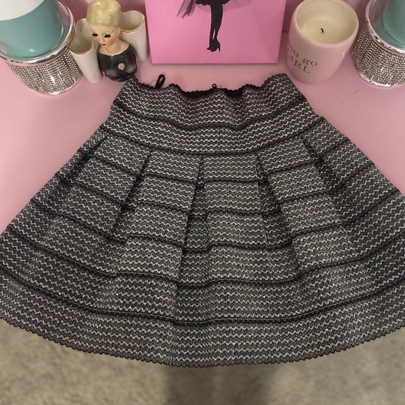 Stiff pendulum skirt - Picture 2 of 2